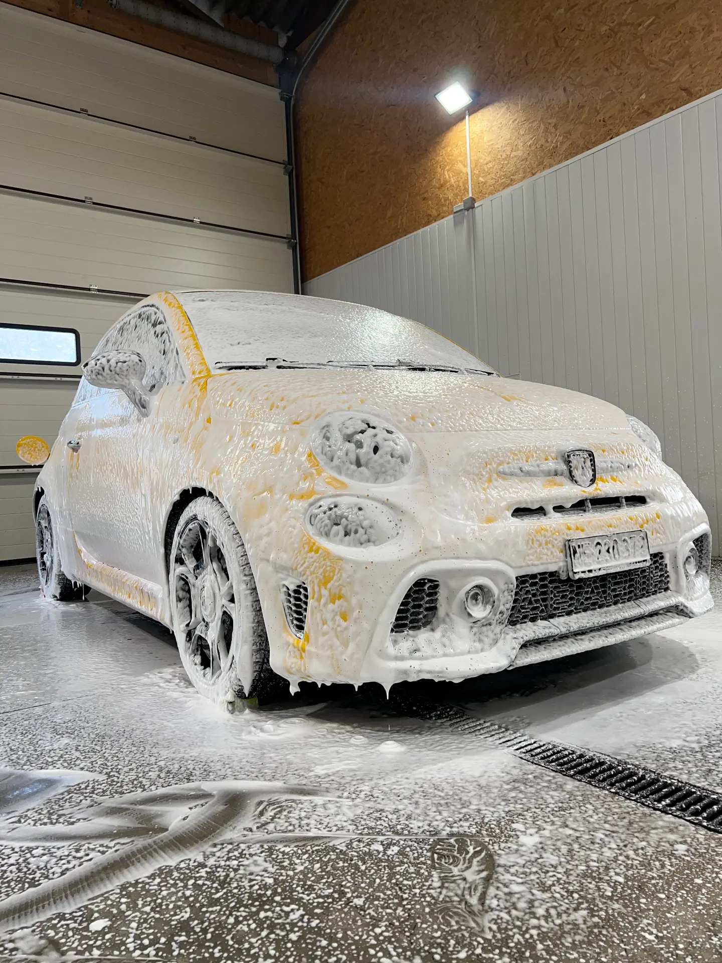 Lavage et décontamination extérieure d'une Audi par DCM Morteau